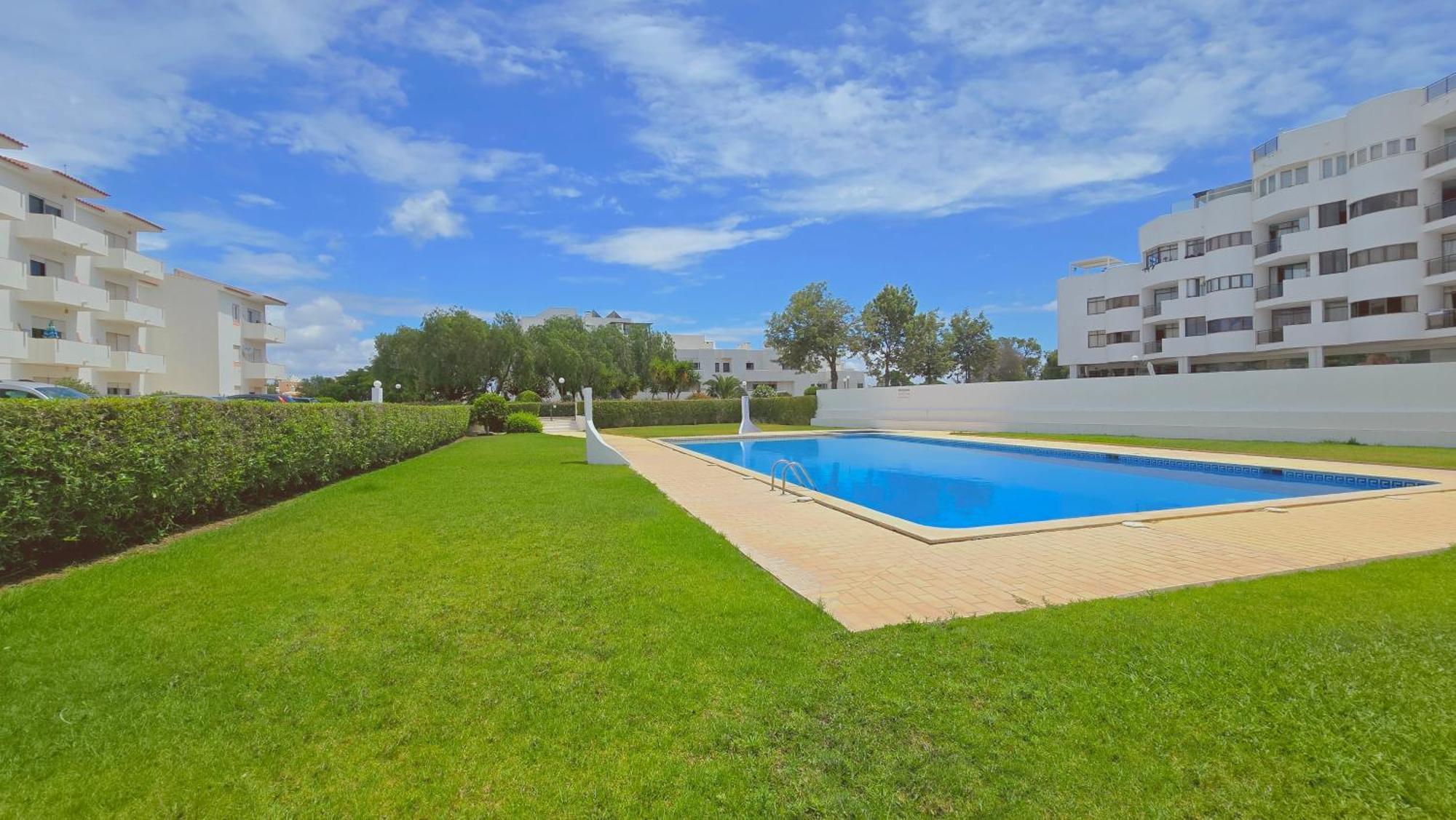 Praia Eulalia With Pool And 5 Minutes From The Beach Albufeira Exterior photo